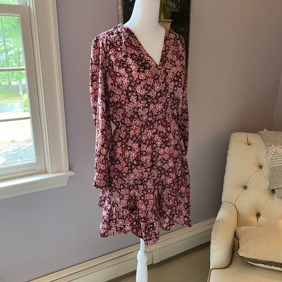 Zara Dresses & Skirts - Zara floral long sleeved dress
